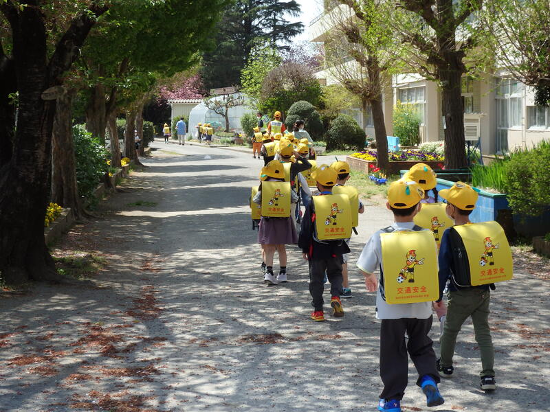 並んで行きます。